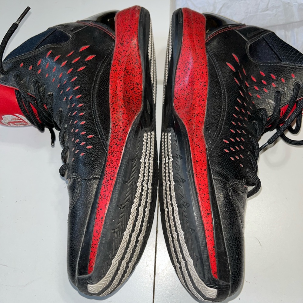 Adidas D Rose 3 basketball Black and Red shoes. Used condition size 11 - Picture 3 of 8